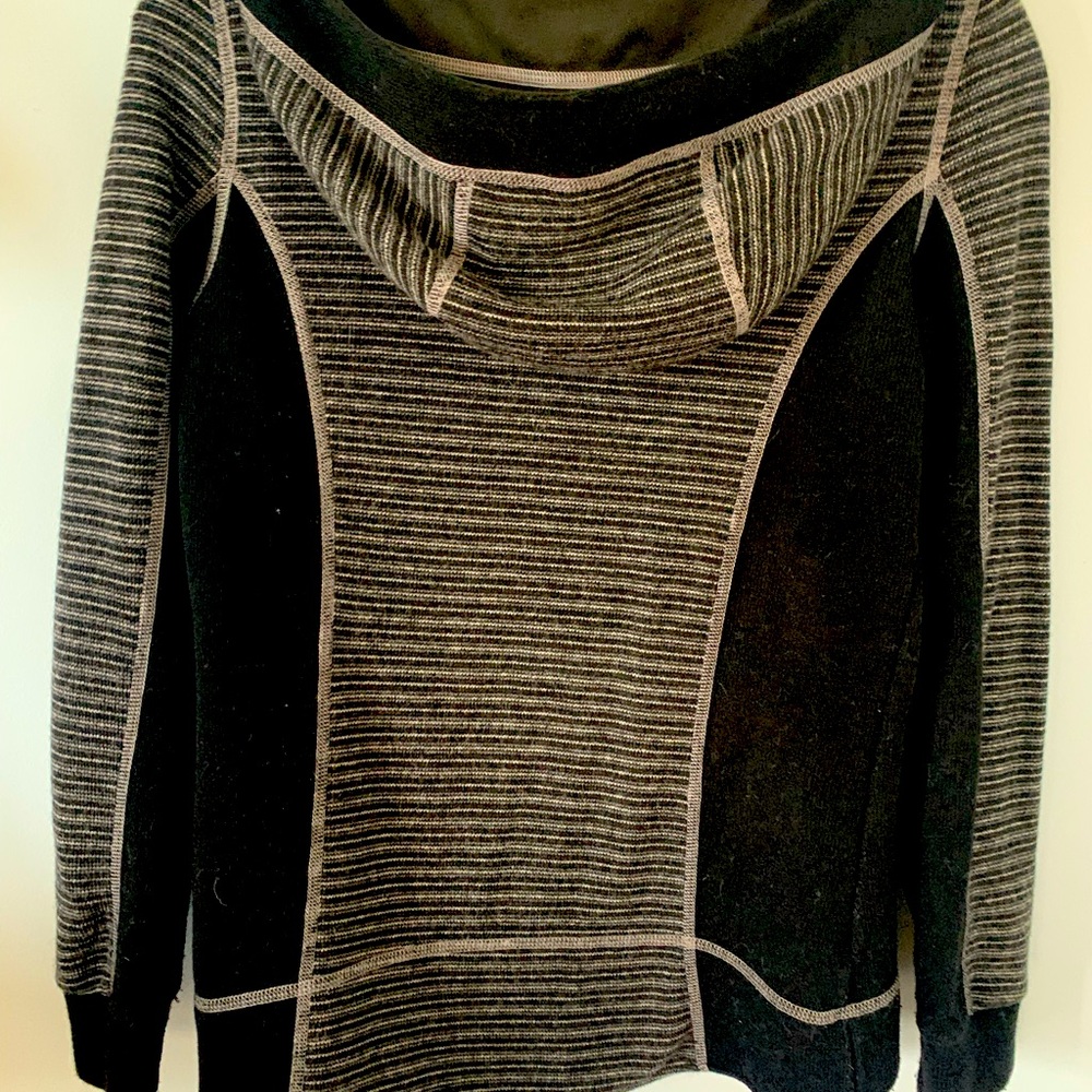 Will jacket by Kuhl black and grey. Very versatile